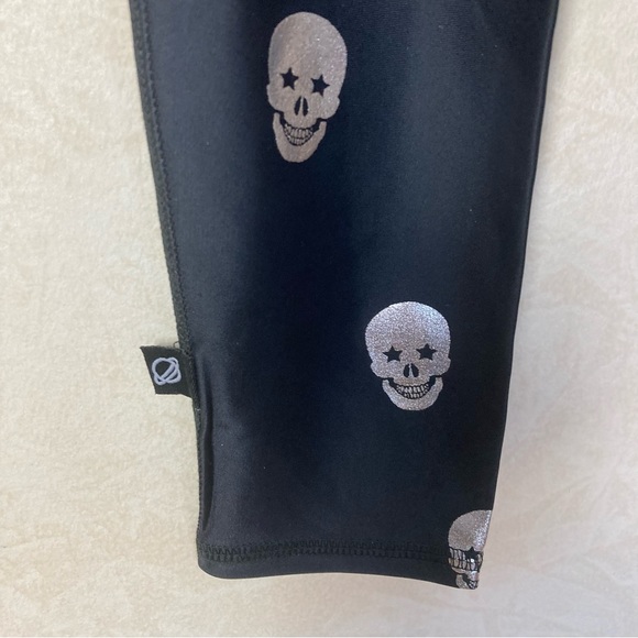 Terez Silver Metallic Skull Print Leggings Black Women’s Size XS - Picture 8 of 9